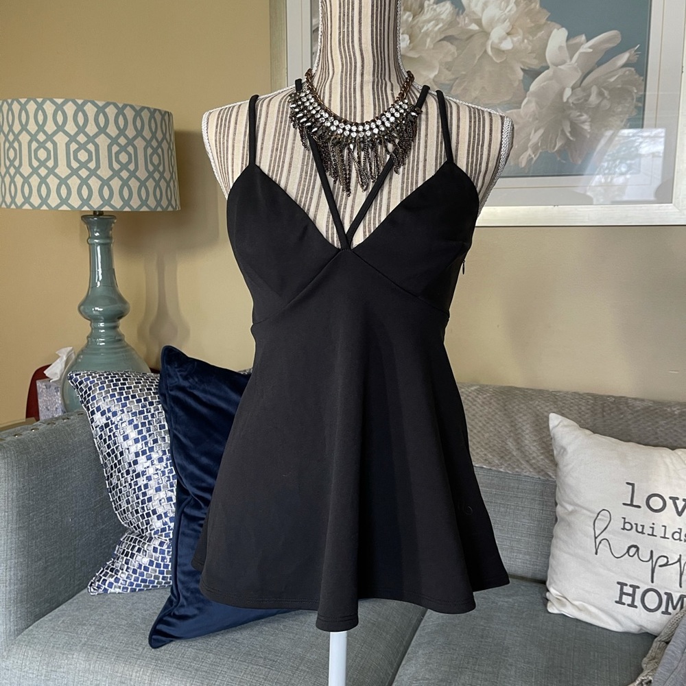 Black flow tank top strappy tank express hm Polly